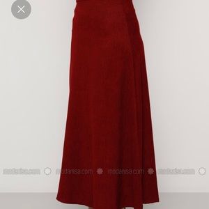 Long skirt maroon unlined skirt size 10 ✅ 3/$15
